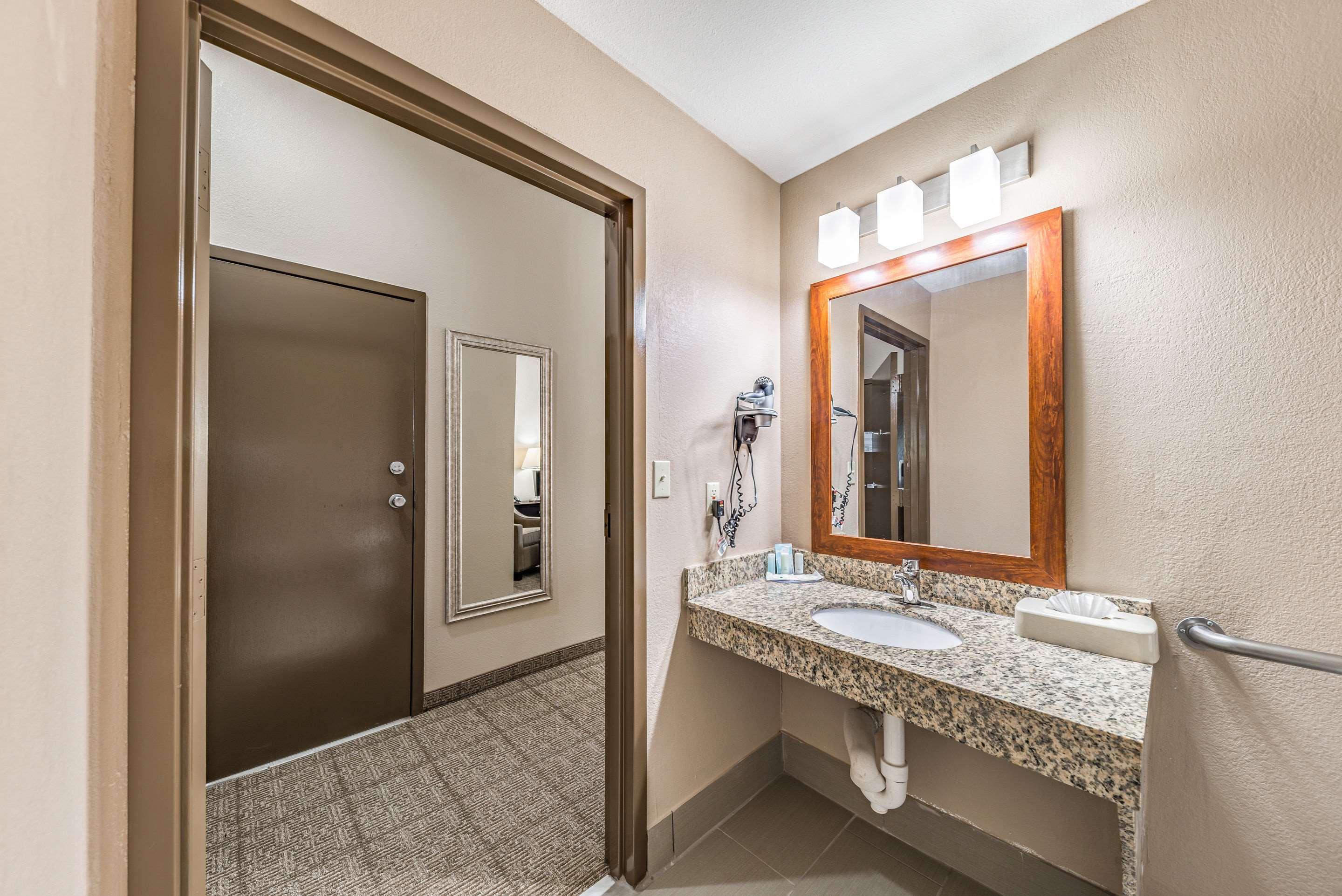 Quality Inn West Plano - Dallas Екстериор снимка